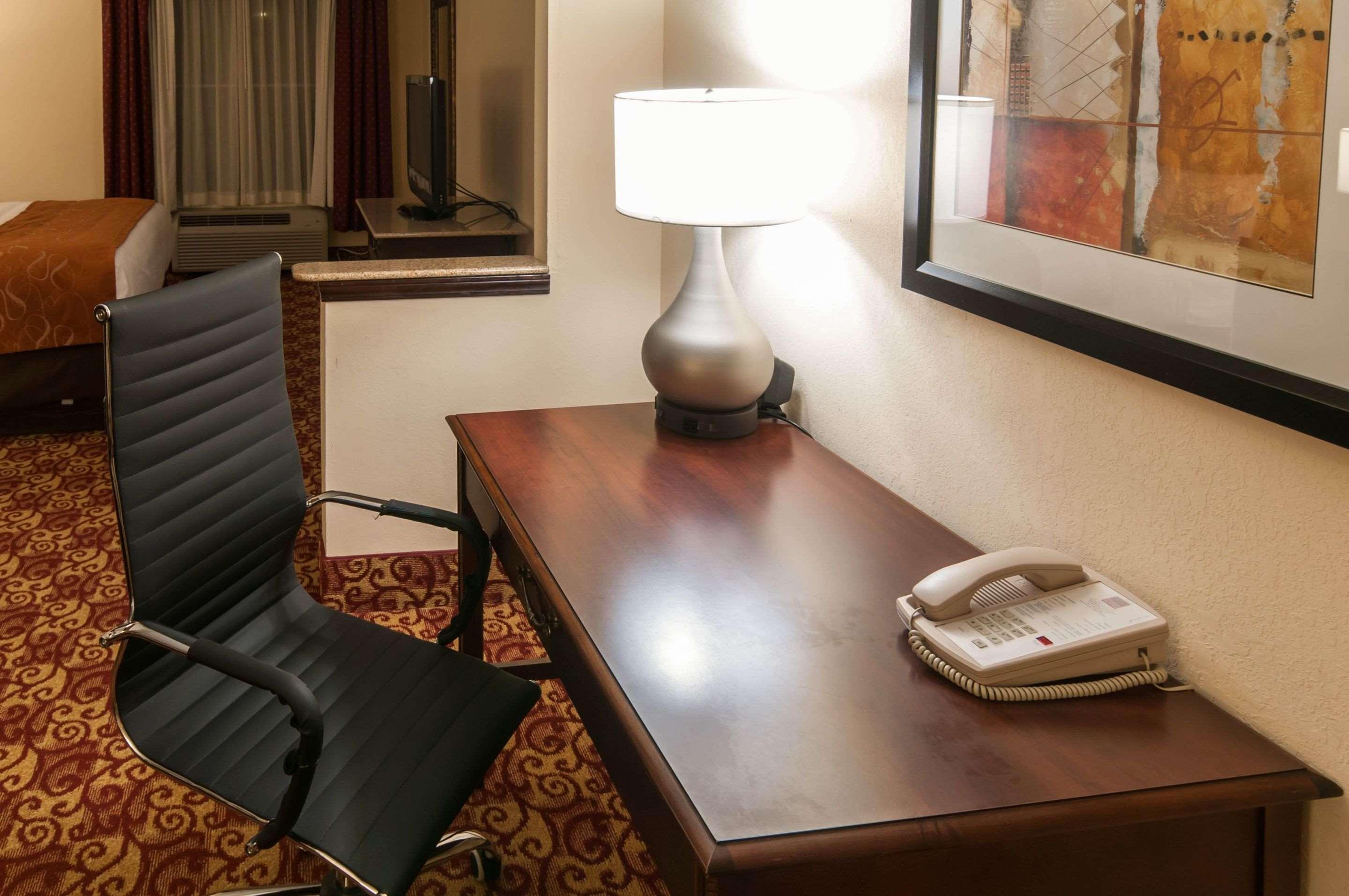Comfort Suites Milledgeville Bagian luar foto