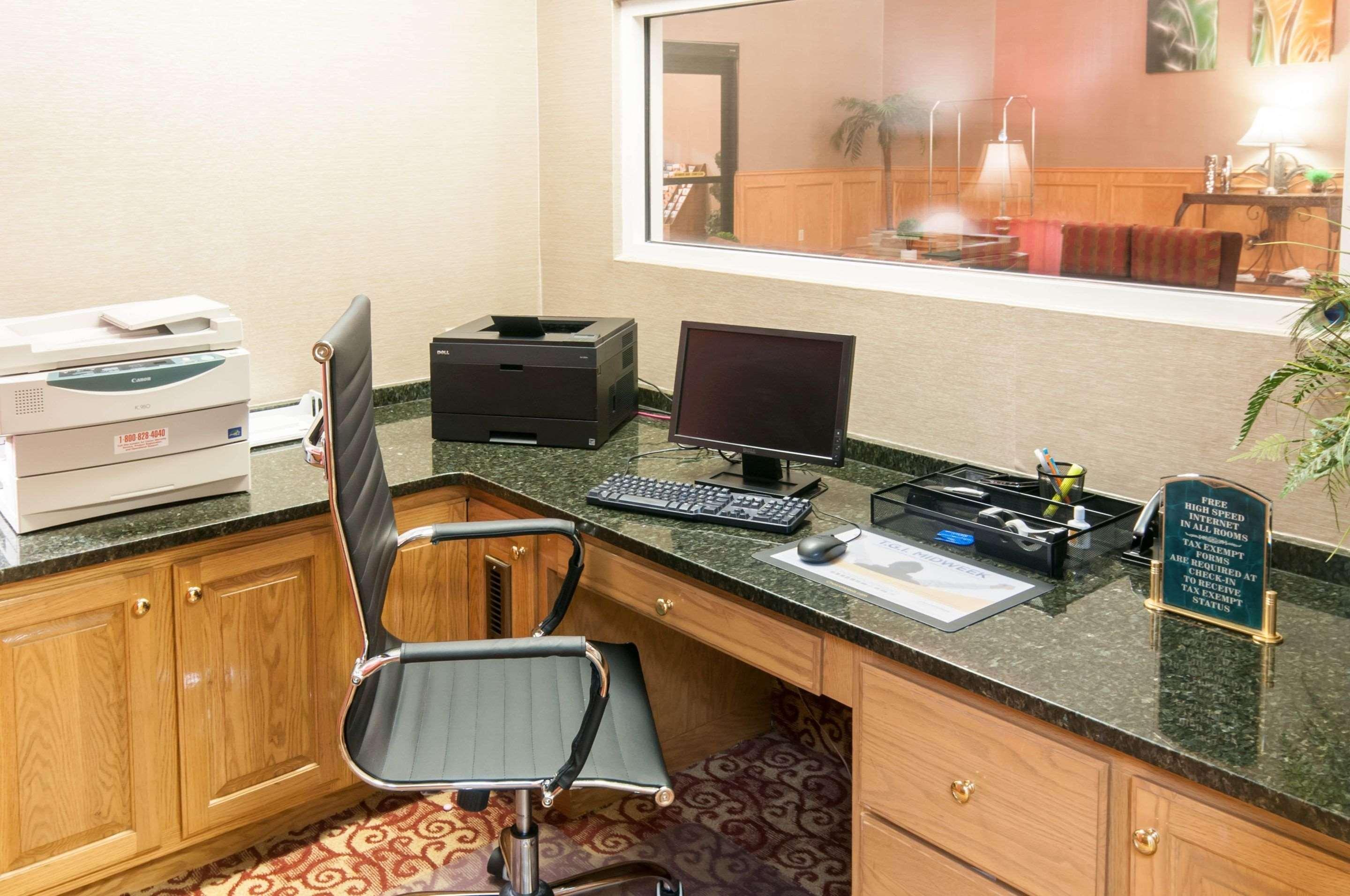 Comfort Suites Milledgeville Bagian luar foto