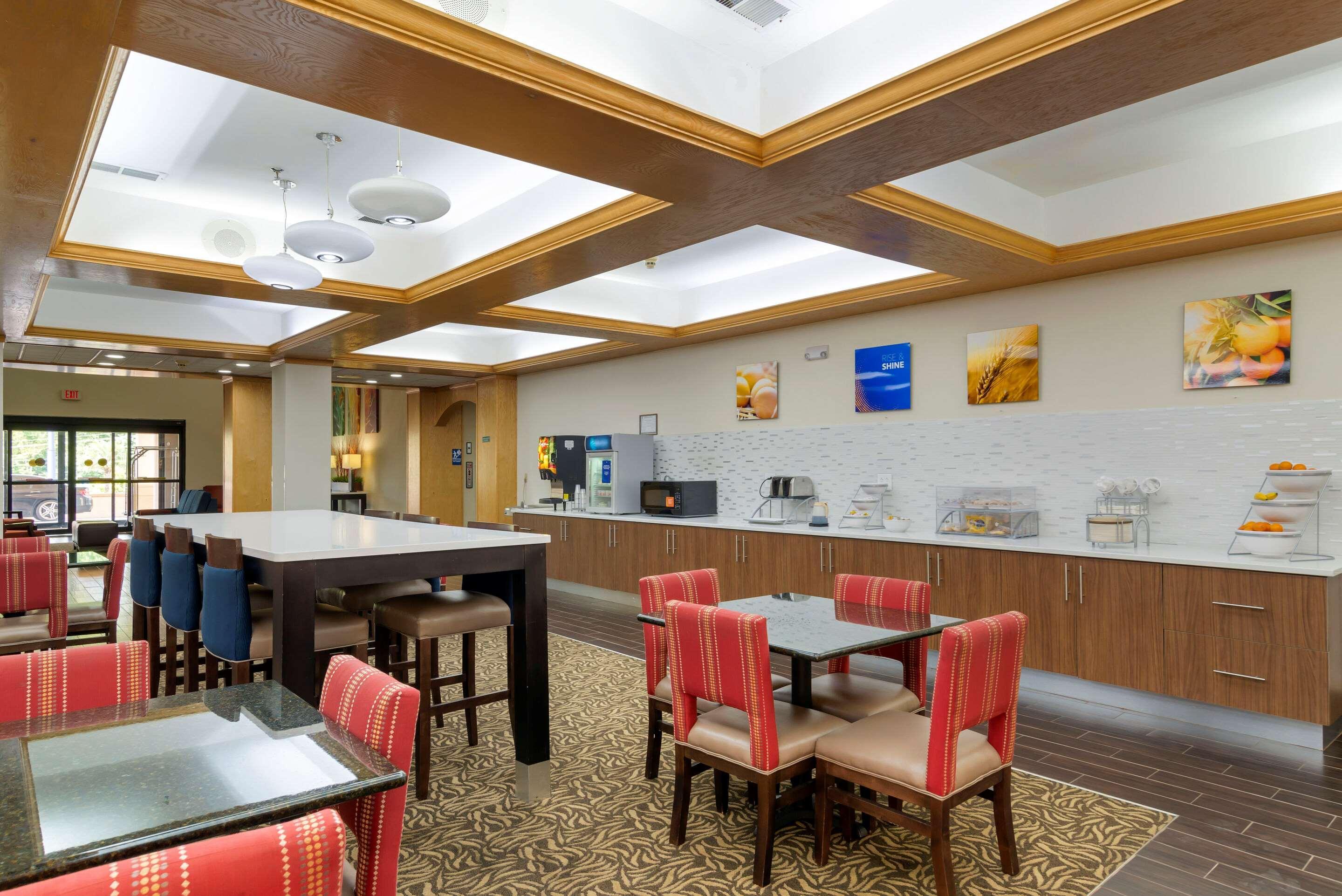 Comfort Suites Milledgeville Bagian luar foto