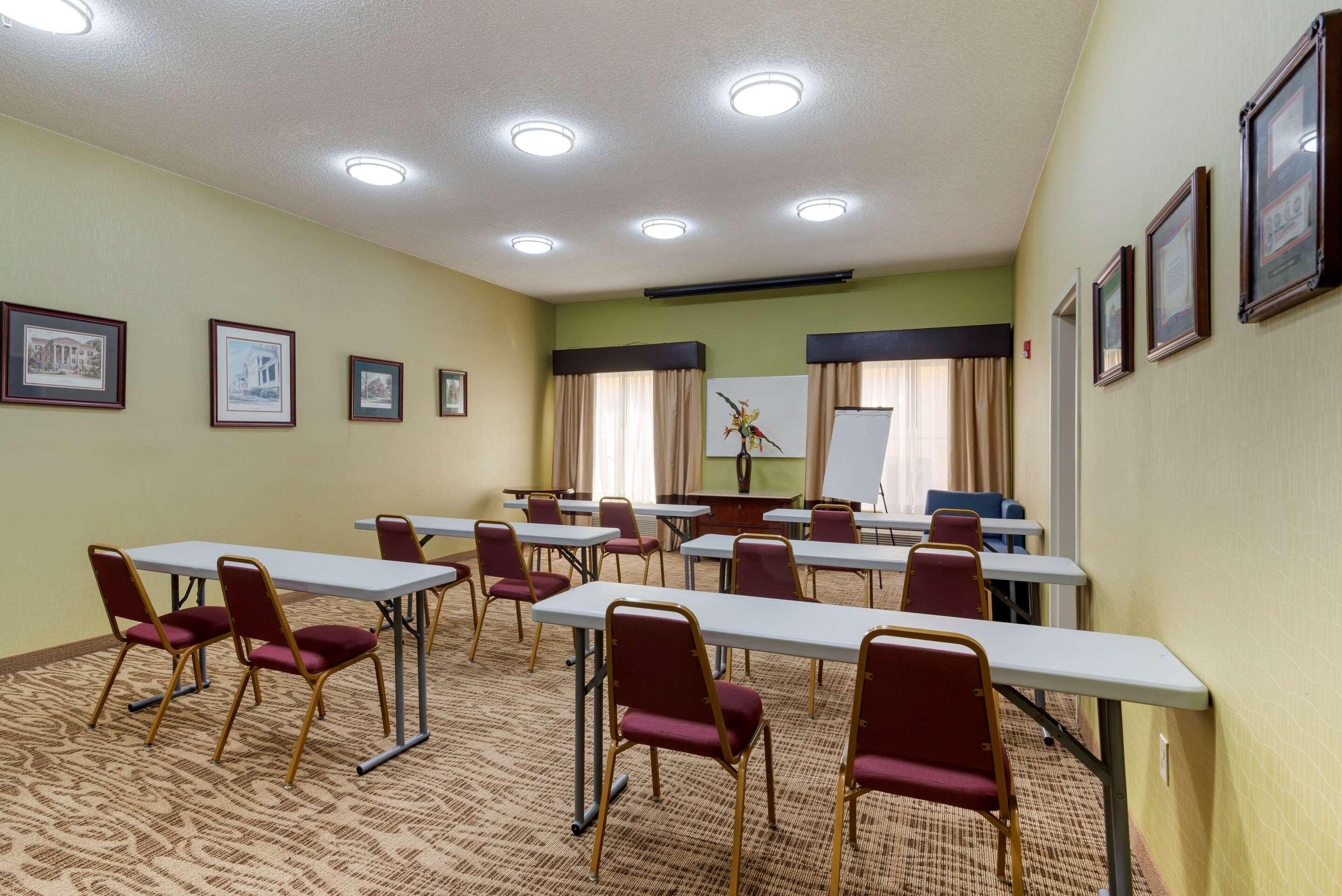 Comfort Suites Milledgeville Bagian luar foto