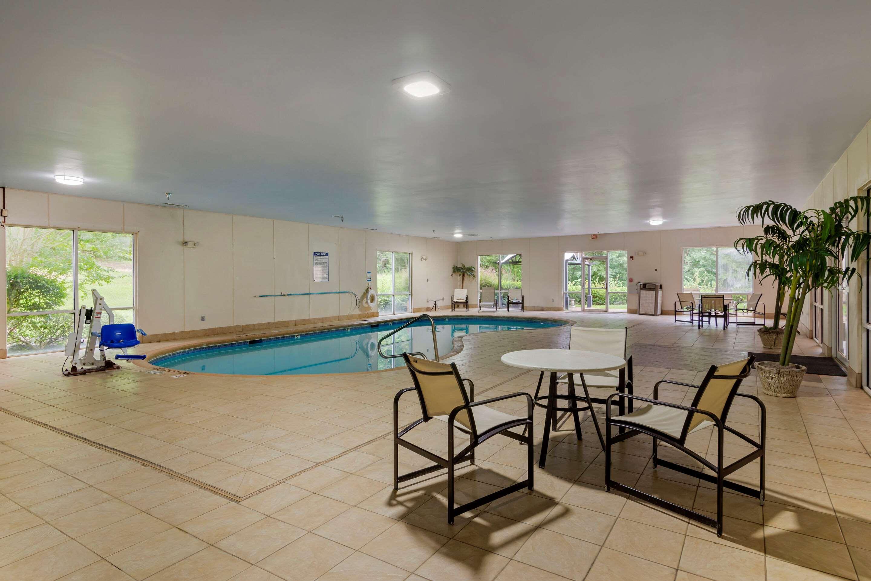 Comfort Suites Milledgeville Bagian luar foto