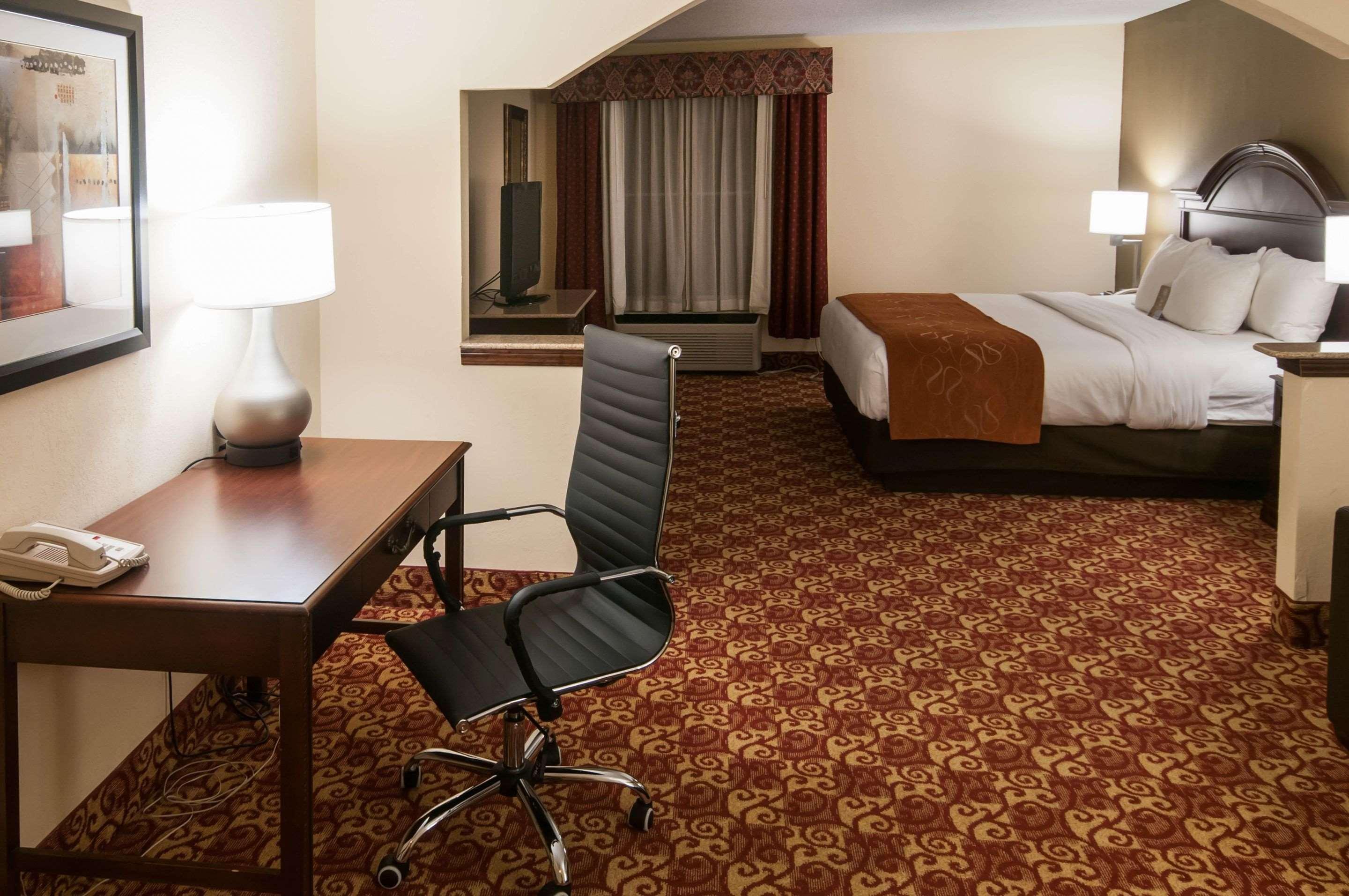 Comfort Suites Milledgeville Bagian luar foto