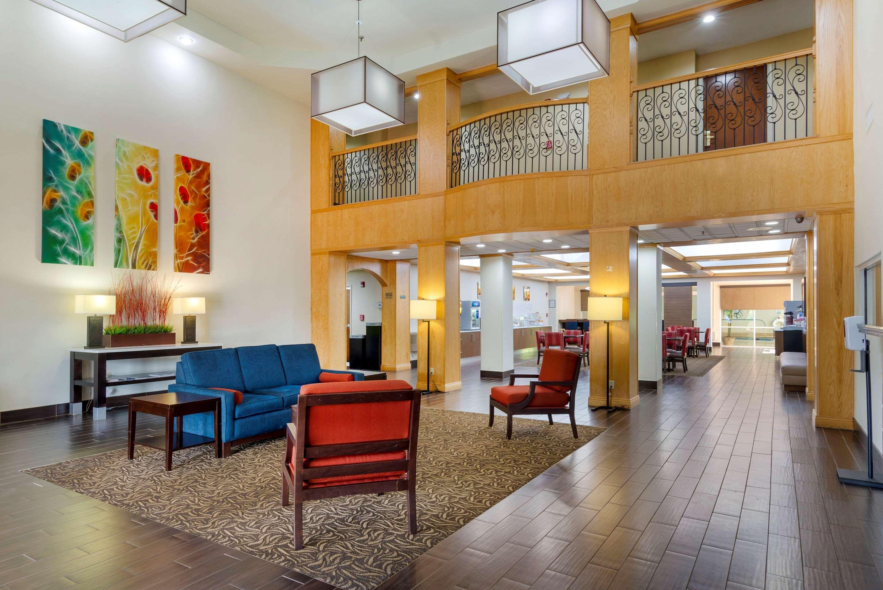 Comfort Suites Milledgeville Bagian luar foto