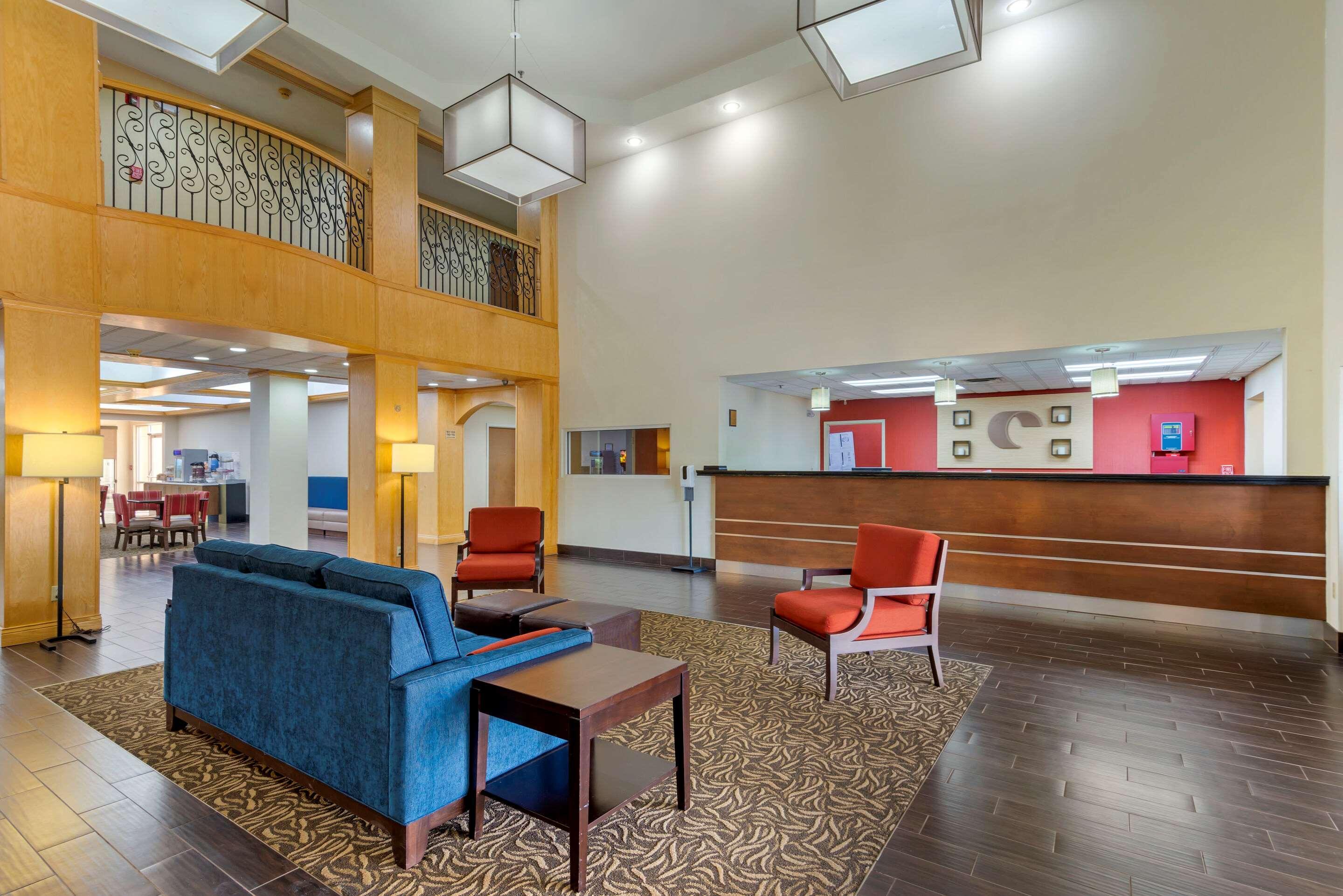 Comfort Suites Milledgeville Bagian luar foto