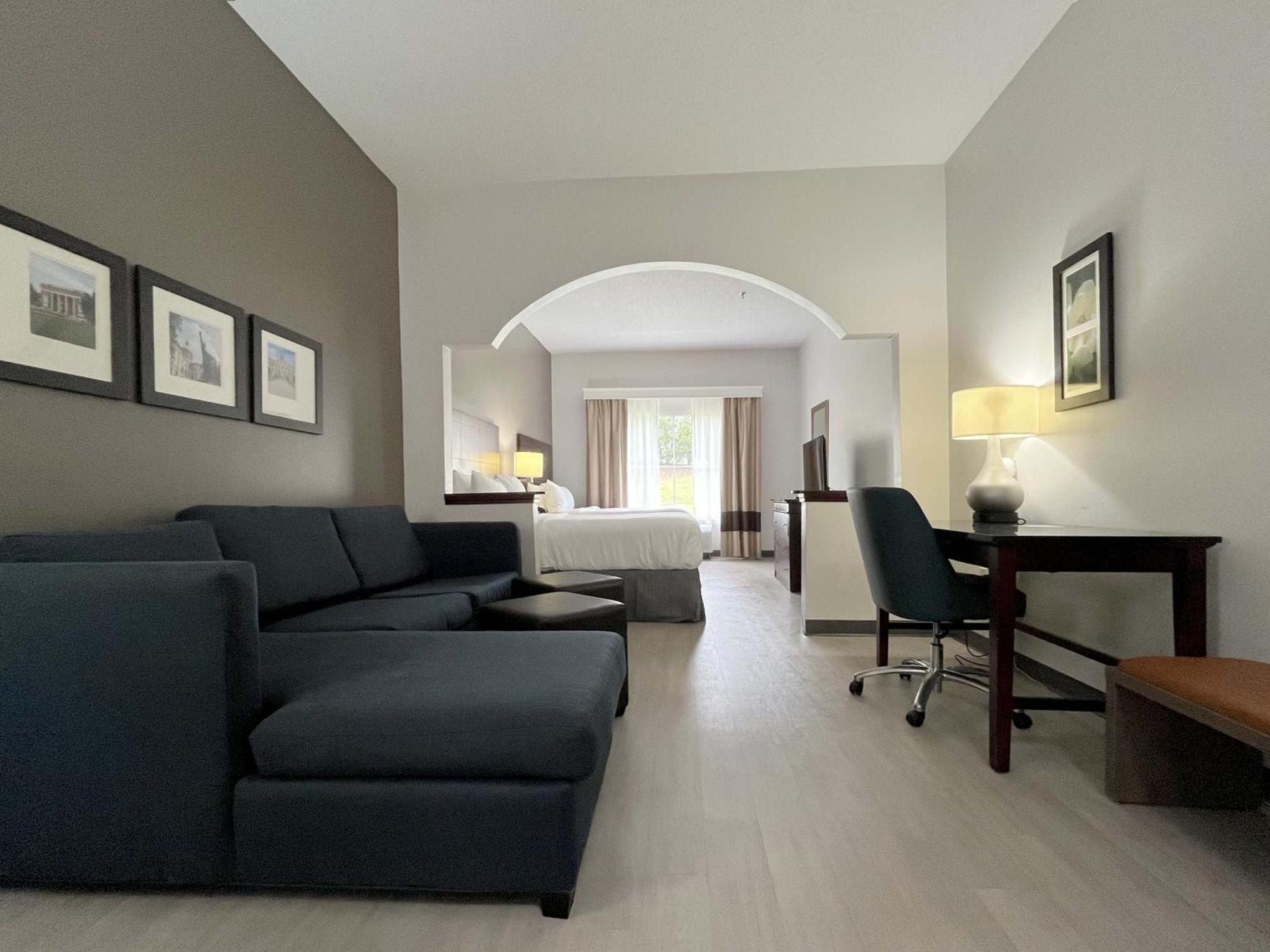 Comfort Suites Milledgeville Bagian luar foto