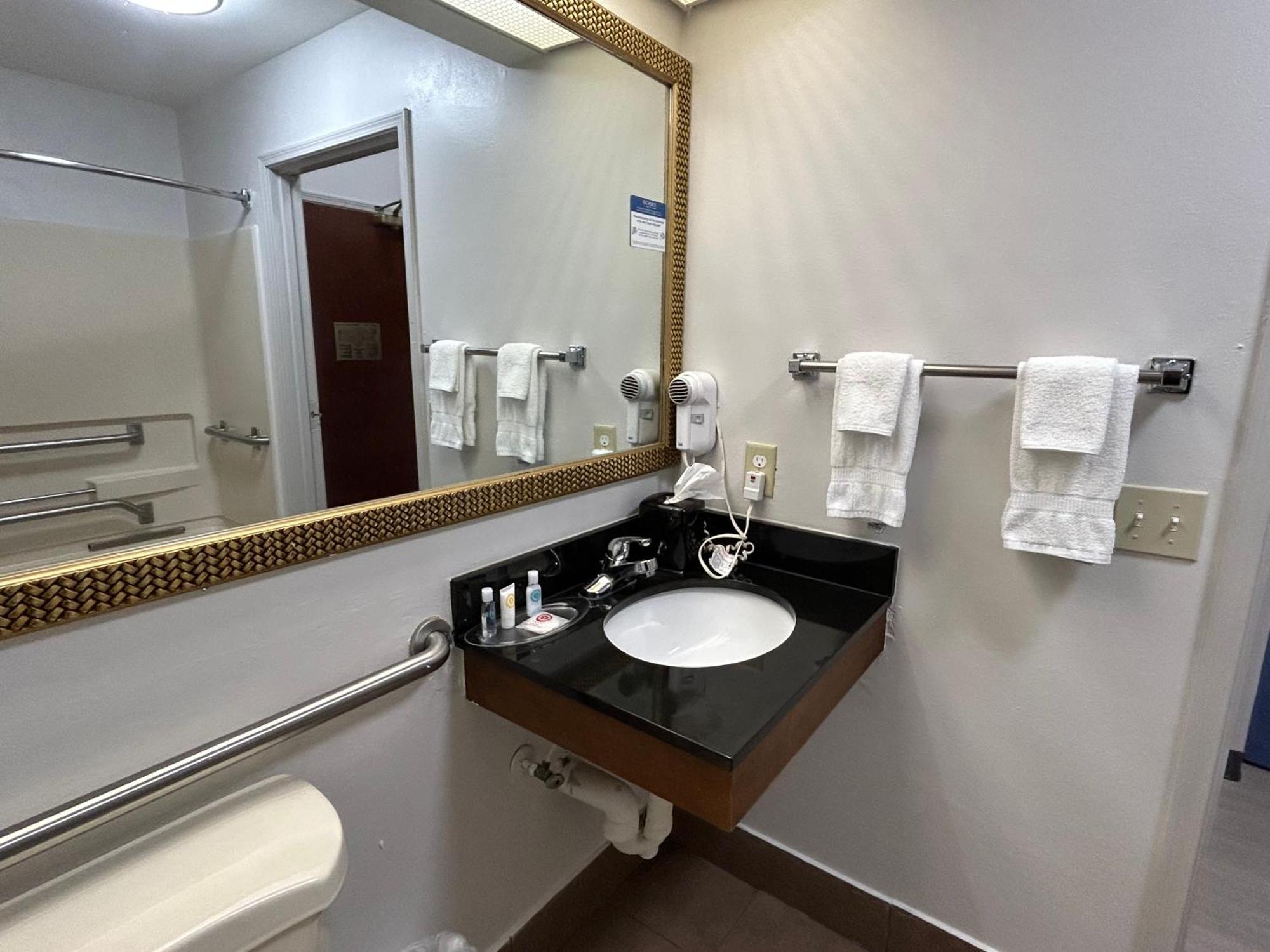Comfort Suites Milledgeville Bagian luar foto
