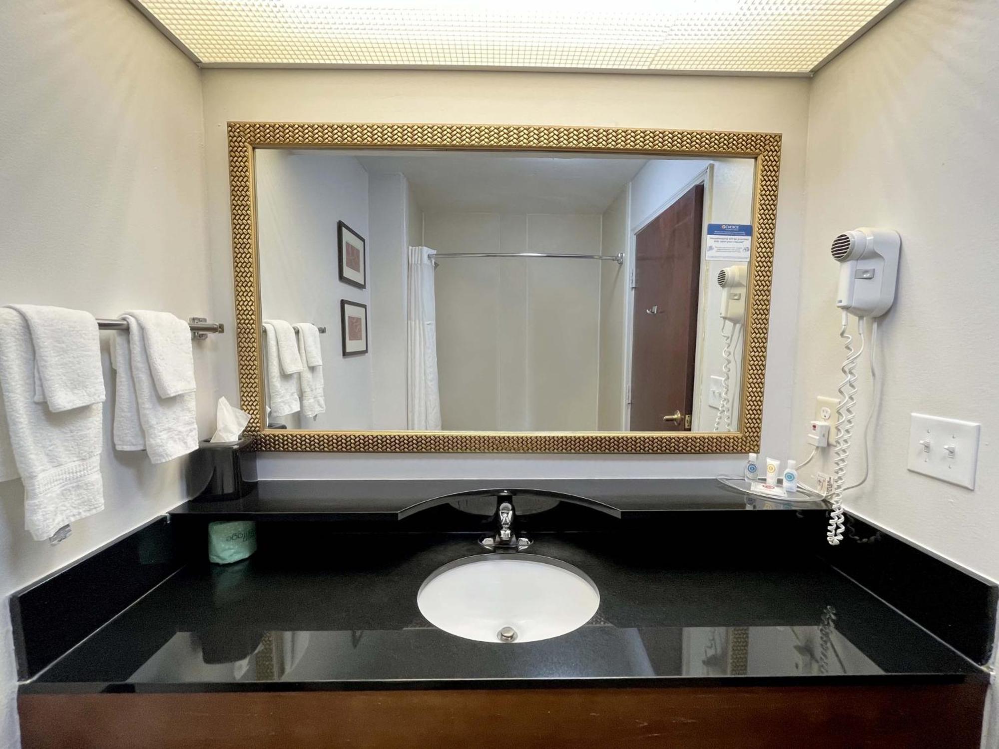 Comfort Suites Milledgeville Bagian luar foto