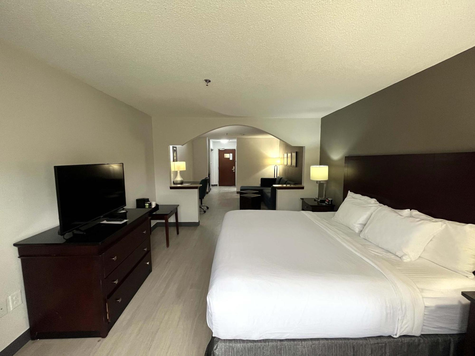 Comfort Suites Milledgeville Bagian luar foto