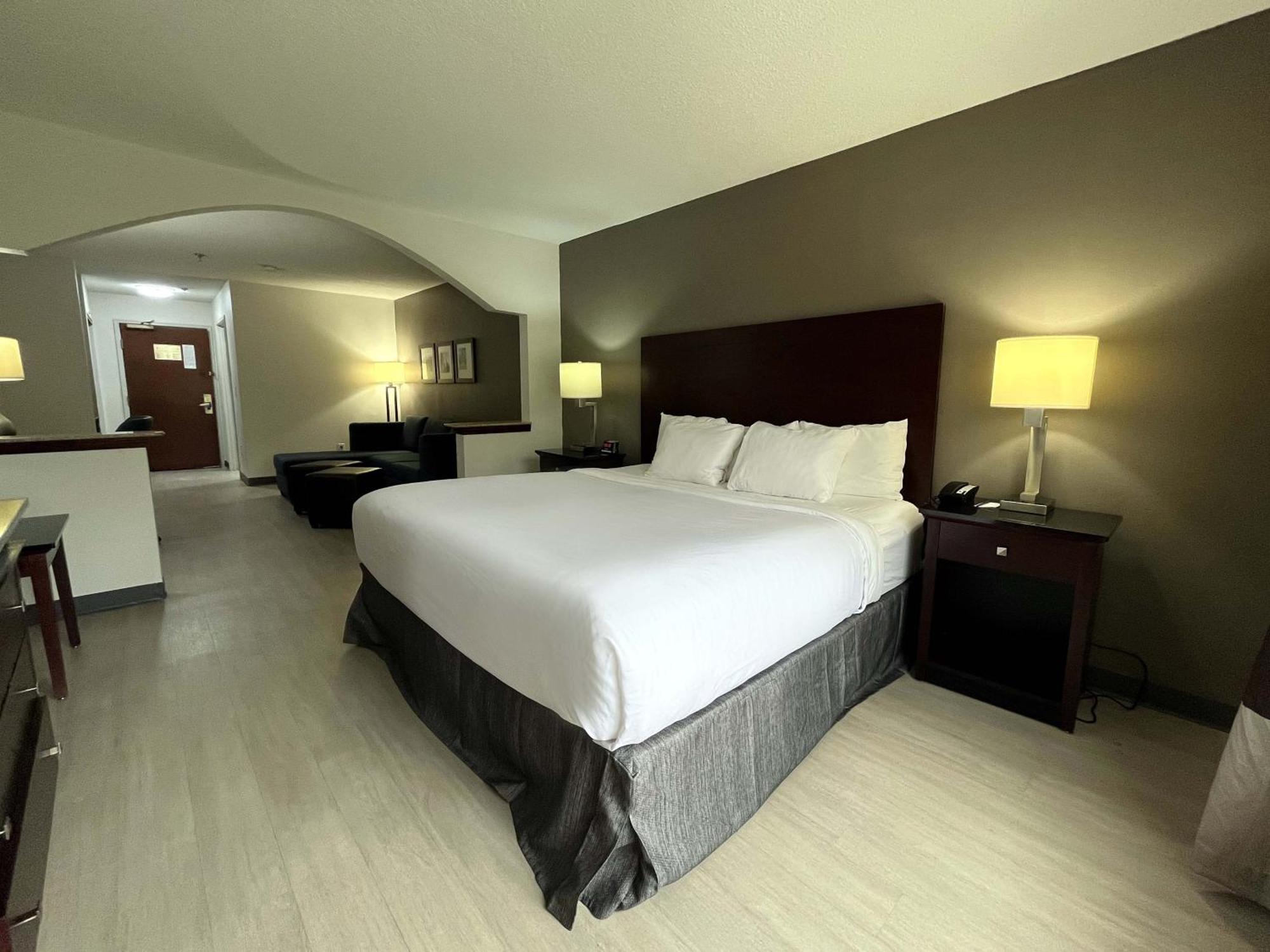 Comfort Suites Milledgeville Bagian luar foto