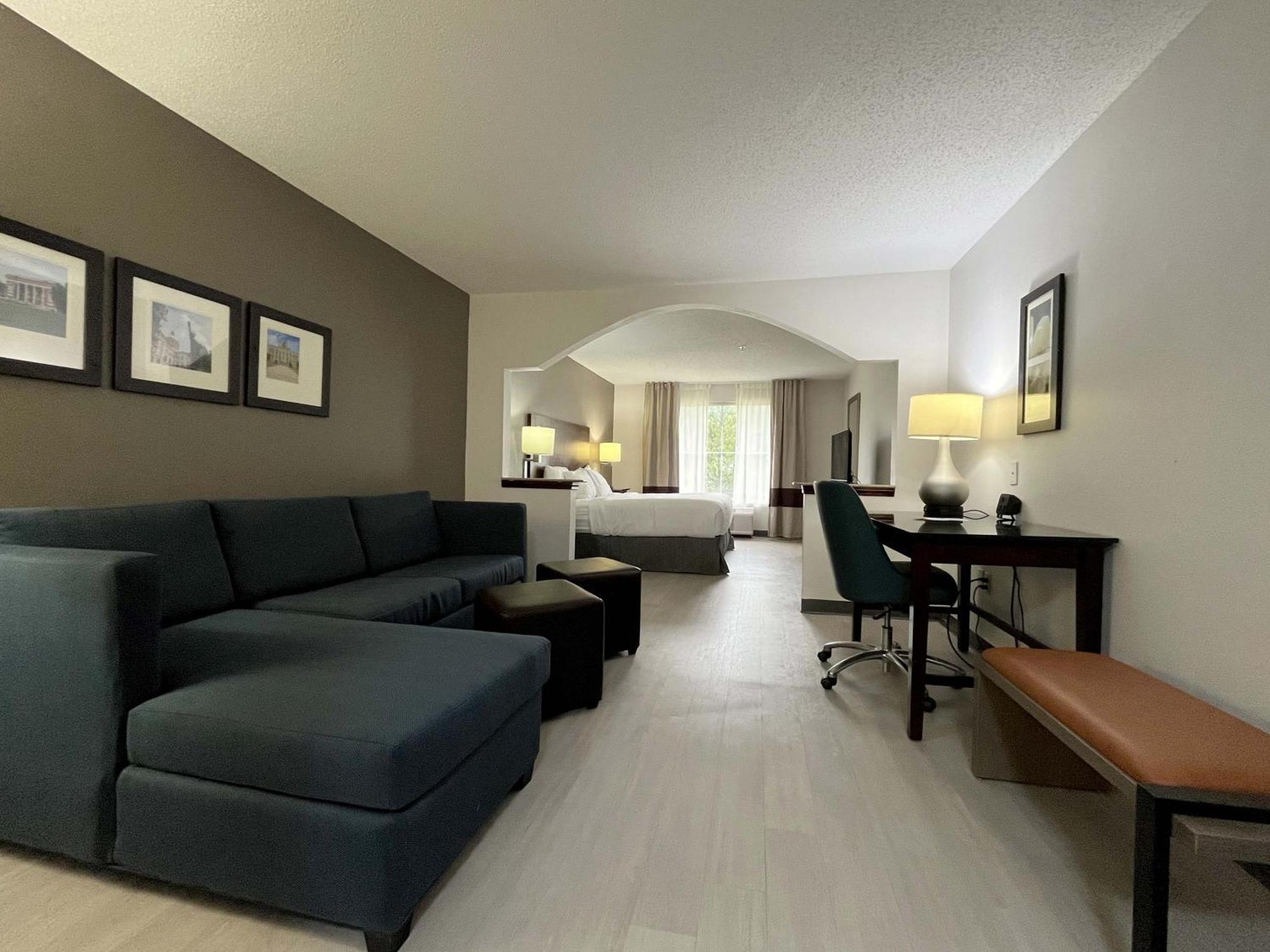 Comfort Suites Milledgeville Bagian luar foto