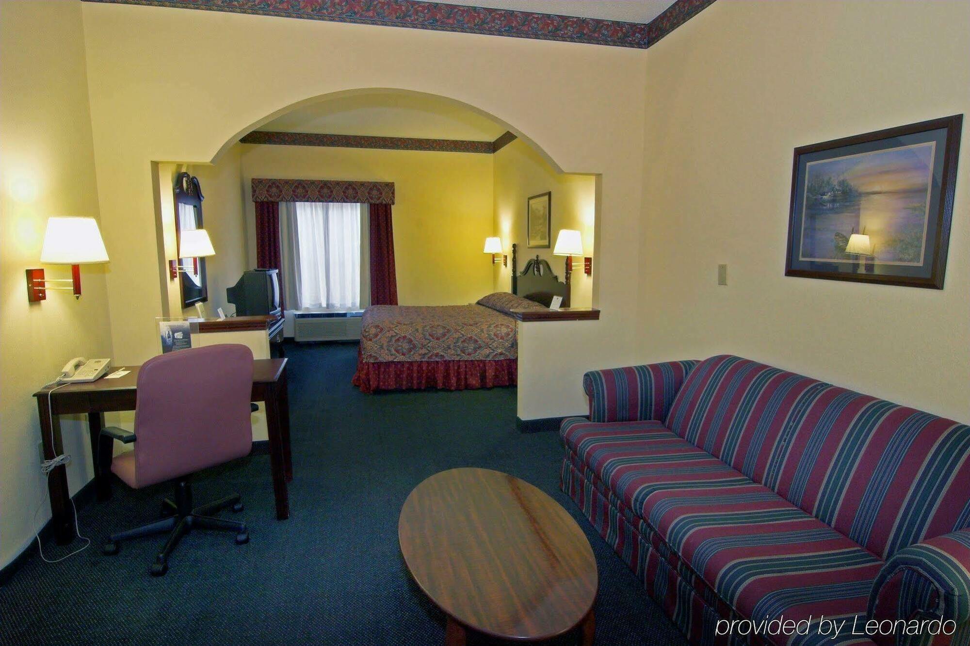 Comfort Suites Milledgeville Bagian luar foto