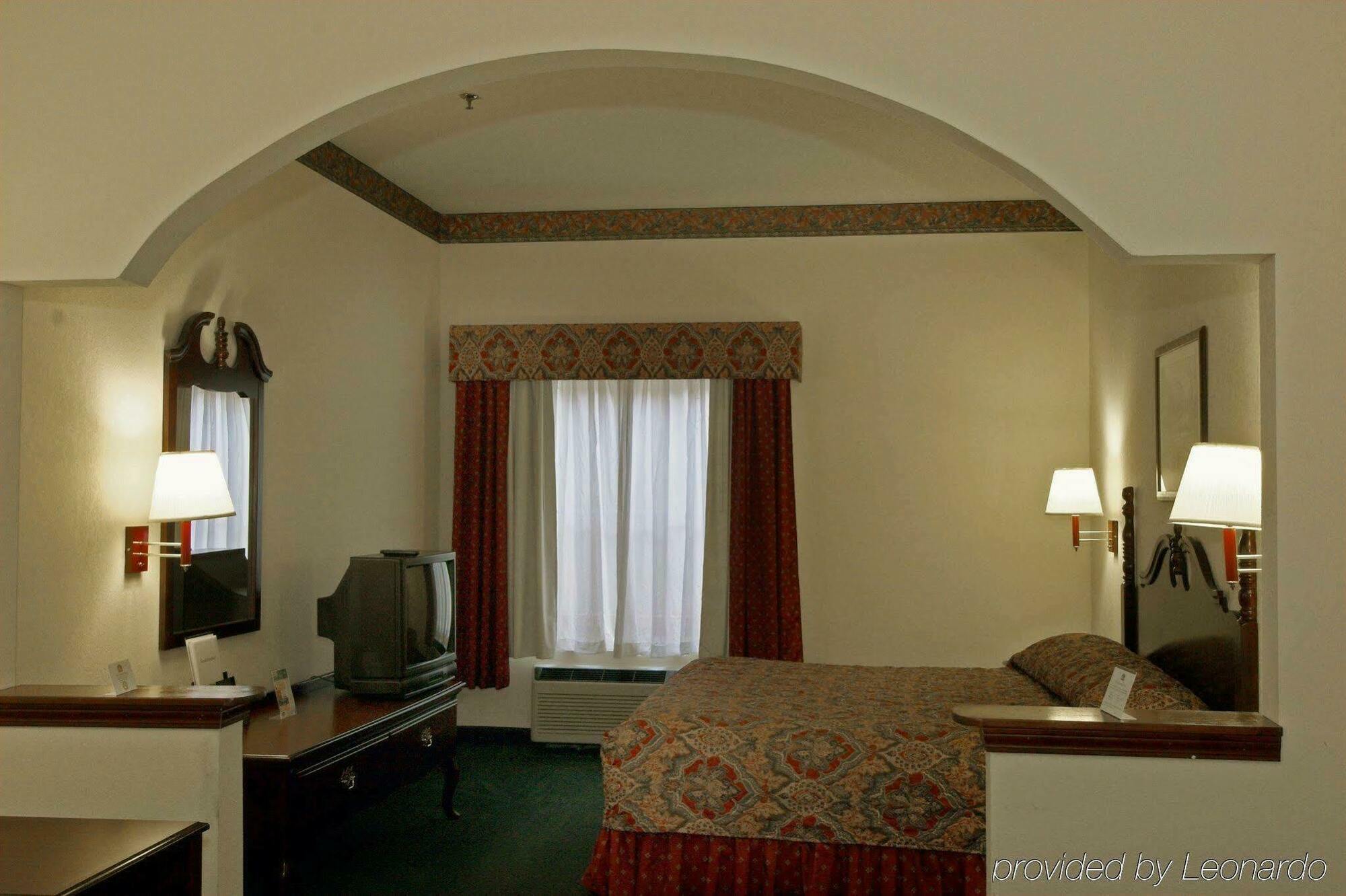 Comfort Suites Milledgeville Bagian luar foto